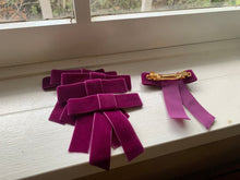 Load image into Gallery viewer, Velvet bow barrette