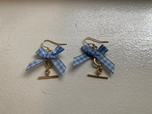 Load image into Gallery viewer, Bow Drop Earrings w/Gold Fob